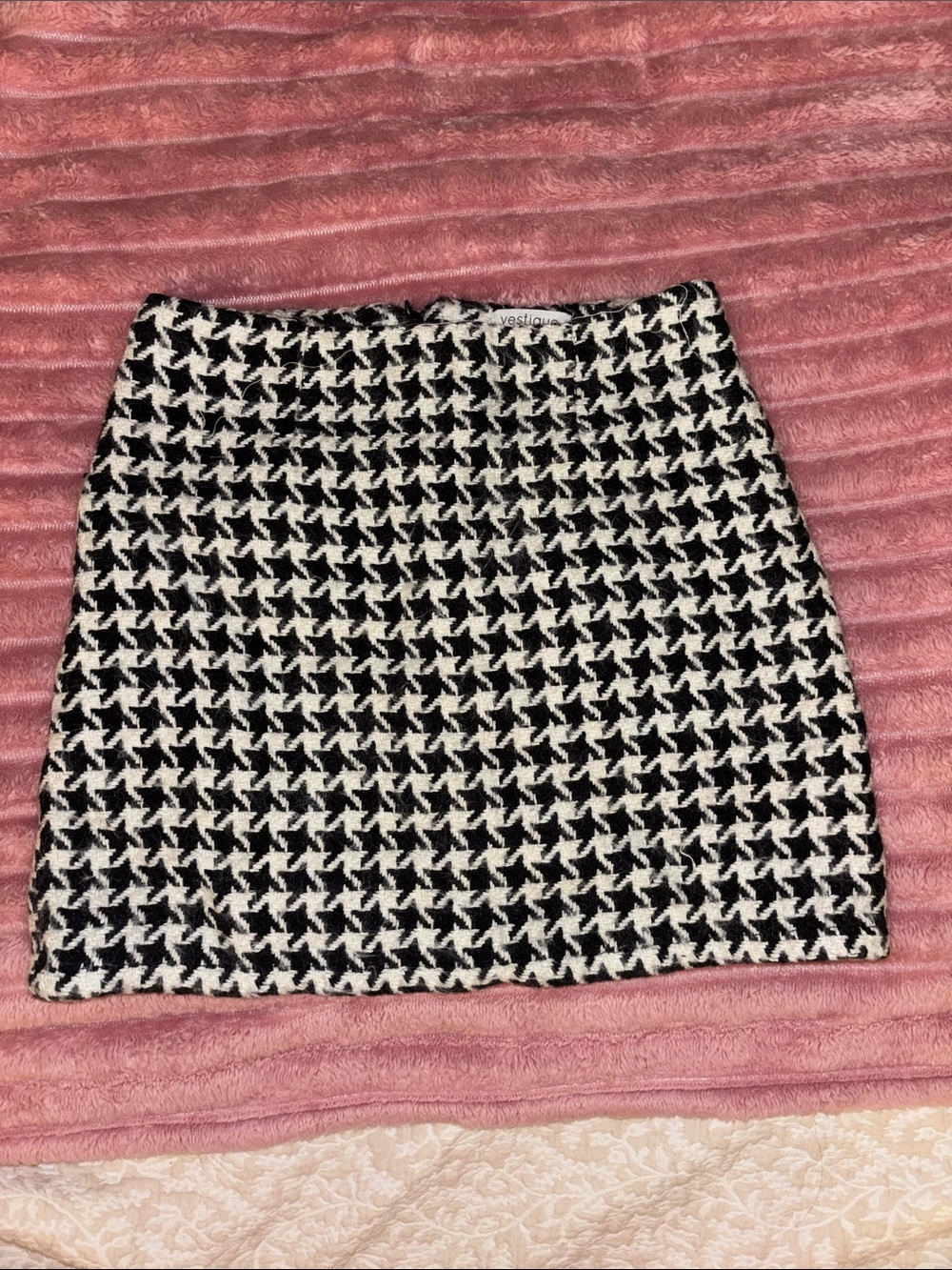 Vestique Black and White Houndstooth Mini Skirt